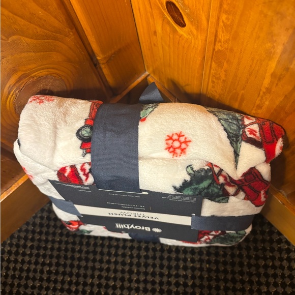 NWT Broyhill Blanket Velvet Plush Throw Christmas Tree Red Truck
50" X 60" - Picture 8 of 8